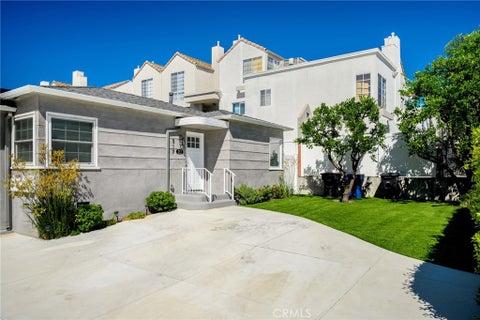 Photo of 317 N Kenwood Street, Burbank, CA 91505 (MLS # GD26198922)