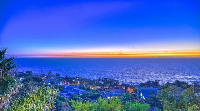 Laguna Beach, California 92651, United States, 4 Bedrooms Bedrooms, ,4 BathroomsBathrooms,Residential,Active,109598