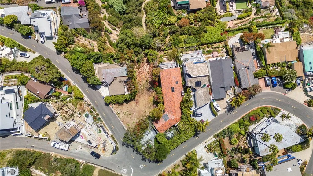 Laguna Beach, California 92651, United States, 4 Bedrooms Bedrooms, ,4 BathroomsBathrooms,Residential,Active,109598