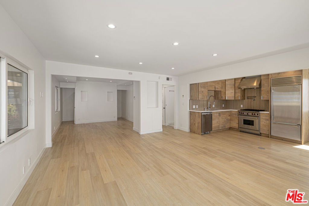 2442 S Coast Highway 8