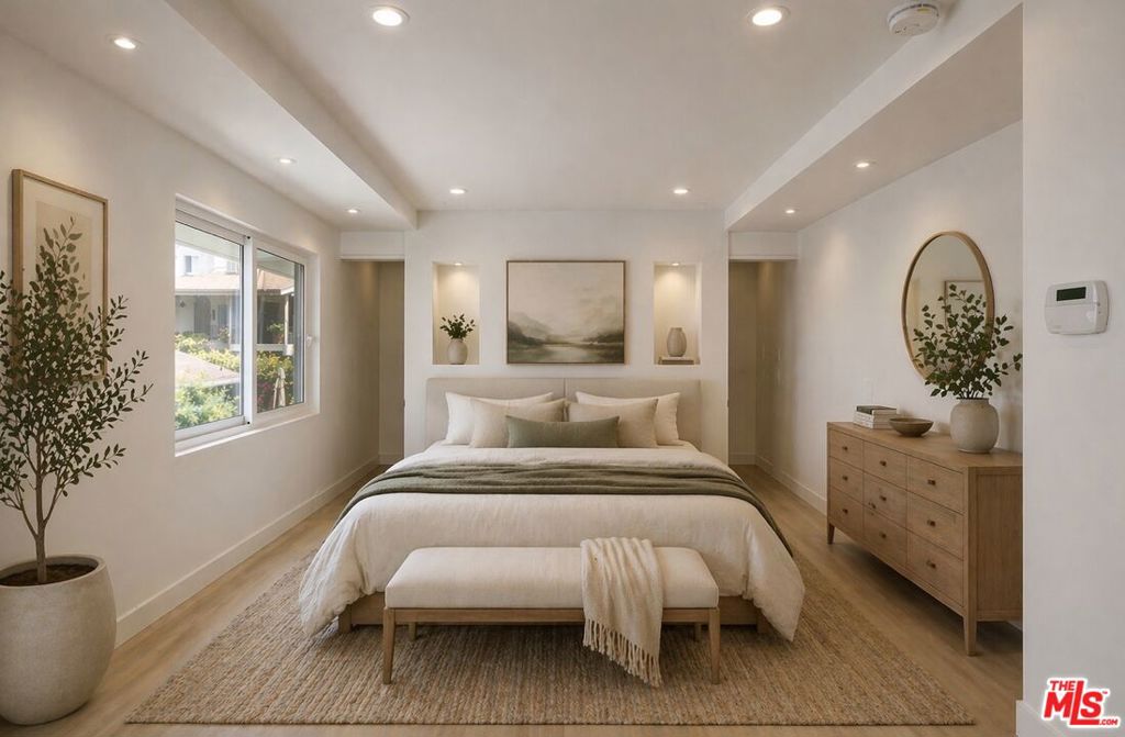 2442 S Coast Highway 8