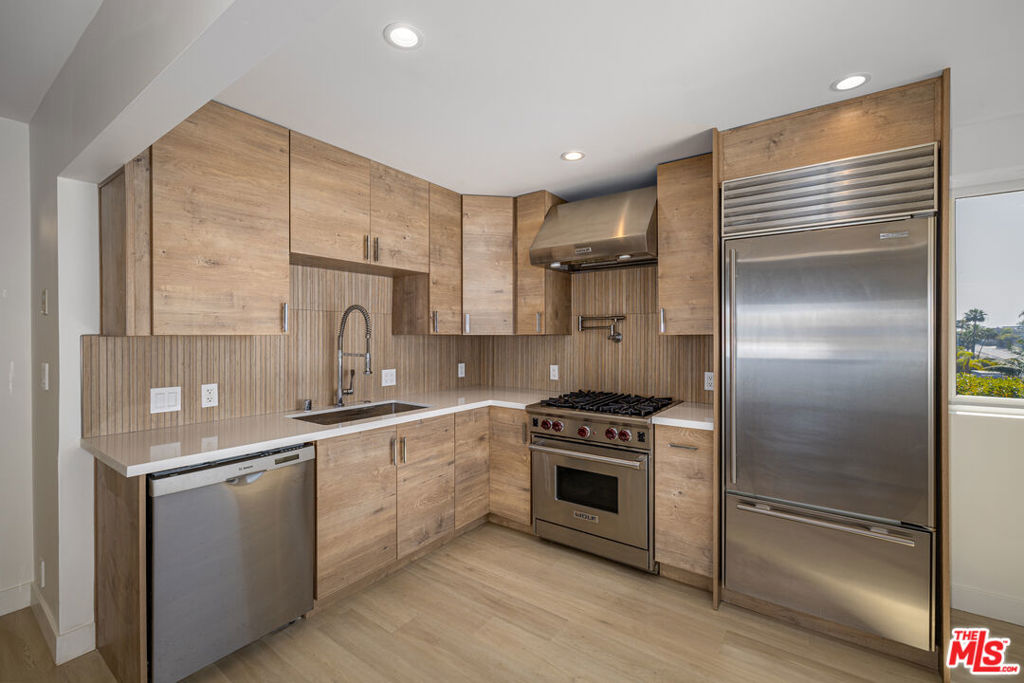 2442 S Coast Highway 8