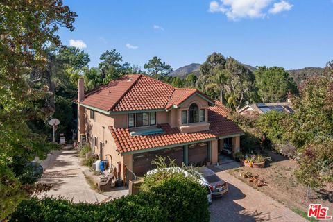 Photo of 947 Golden Crest Avenue, Newbury Park, CA 91320 (MLS # 25614425)