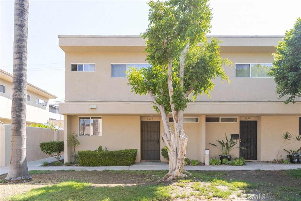 Welcome to 6232 Morse Avenue, a beautifully updated 3-bedroom, 3-bathroom condo offering 1,345 sq ft of comfortable living space in the heart of North Hollywood. Nestled in a well-maintained, resort-style community with a sparkling pool and lush landscaping, this home blends convenience, style, and comfort.
Inside you'll find an open and airy floor plan enhanced by recessed lighting and an abundance of natural light. The spacious living area flows seamlessly into the dining space and kitchen, perfect for entertaining or relaxing. Enjoy the ease of in-unit laundry with a washer/dryer neatly tucked into a dedicated closet.
Upstairs, you'll find all three bedrooms, including a generously sized primary suite with its own private bathroom. This two-story layout provides great separation between living and sleeping areas for added privacy.
Additional highlights include a private patio, ideal for morning coffee or evening unwinding, end-unit location for added privacy and light, and two side-by-side parking spaces in the gated garage. Plus, you'll enjoy access to the community's sparkling pool, perfect for those sunny SoCal days.