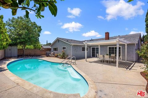 Photo of 12622 Amboy Avenue, Sylmar, CA 91342 (MLS # 26670779)