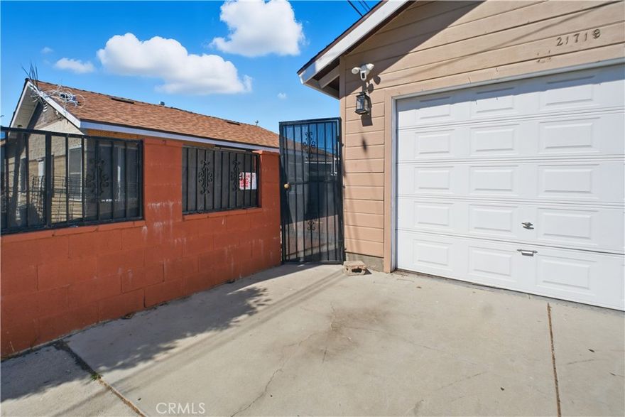 Welcome home to this highly desirable Carson pocket home, featuring a beautifully maintained 2-bedroom, 2-bathroom layout with a den. This would be ideal for a growing family. Enjoy the convenience of being just minutes from public parks, SouthBay Pavilion Mall, Dignity Health Sports Park, and major transportation routes, including the 110 and 405 freeways.