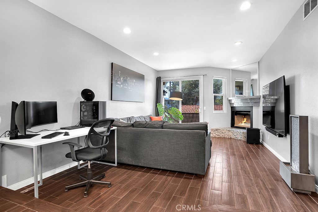 6323 Reseda Boulevard 39