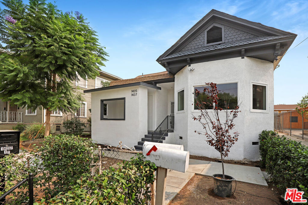 Available starting Monday, August 25th. Located just a 2-minute drive from the LA Arts District, The ROW, Little Tokyo, and DTLA, this newly renovated unit is ready for you to live out your LA dream. Walk or bike to nearby coffee shops and entertainment venues, or enjoy the delicious local eats Boyle Heights has to offer. Elevate LA Homes has completely redesigned this property with luxury finishes, including soft-close cabinets, quartz countertops, undermount sinks, matte black modern hardware, luxury vinyl flooring, recessed lighting with adjustable dimmers throughout, double-pane windows, central AC/Heat, and modern herringbone-patterned tile. Schedule a tour today!