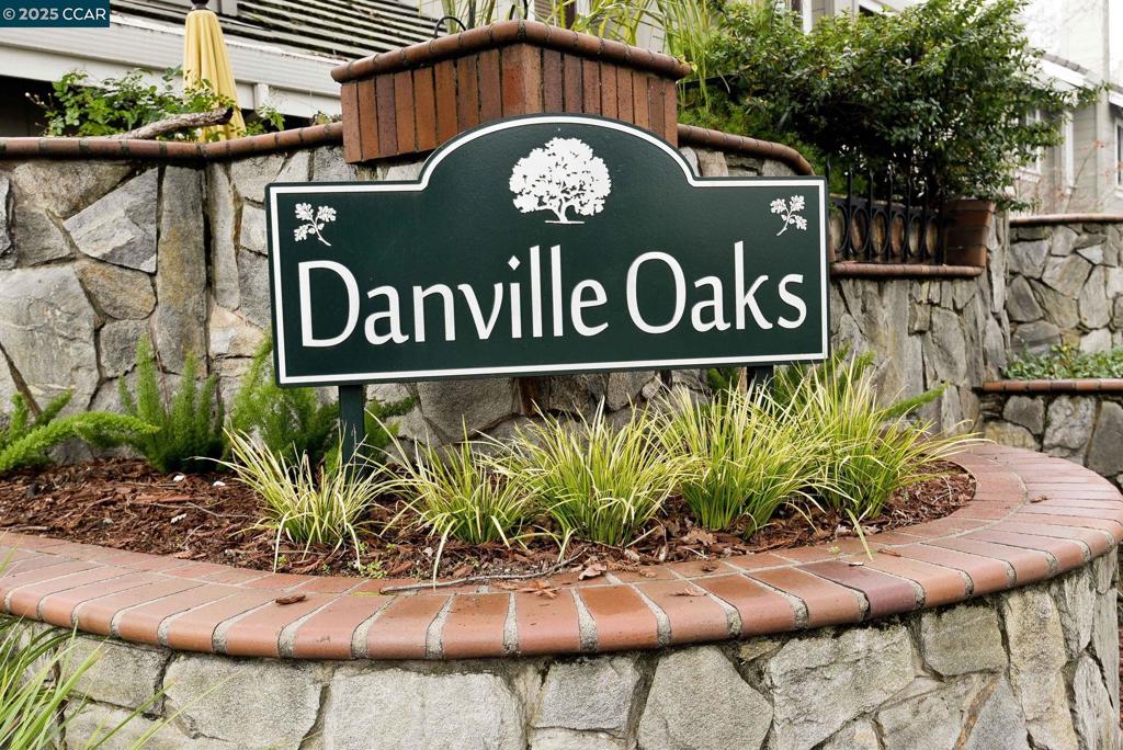 DANVILLE OAKS - Residential
