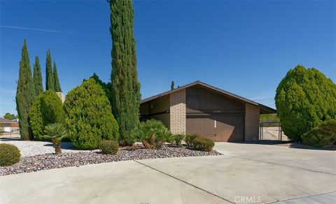 Photo of 15490 Mondamon Rd, Apple Valley, CA 92307 (MLS # PT26063751)