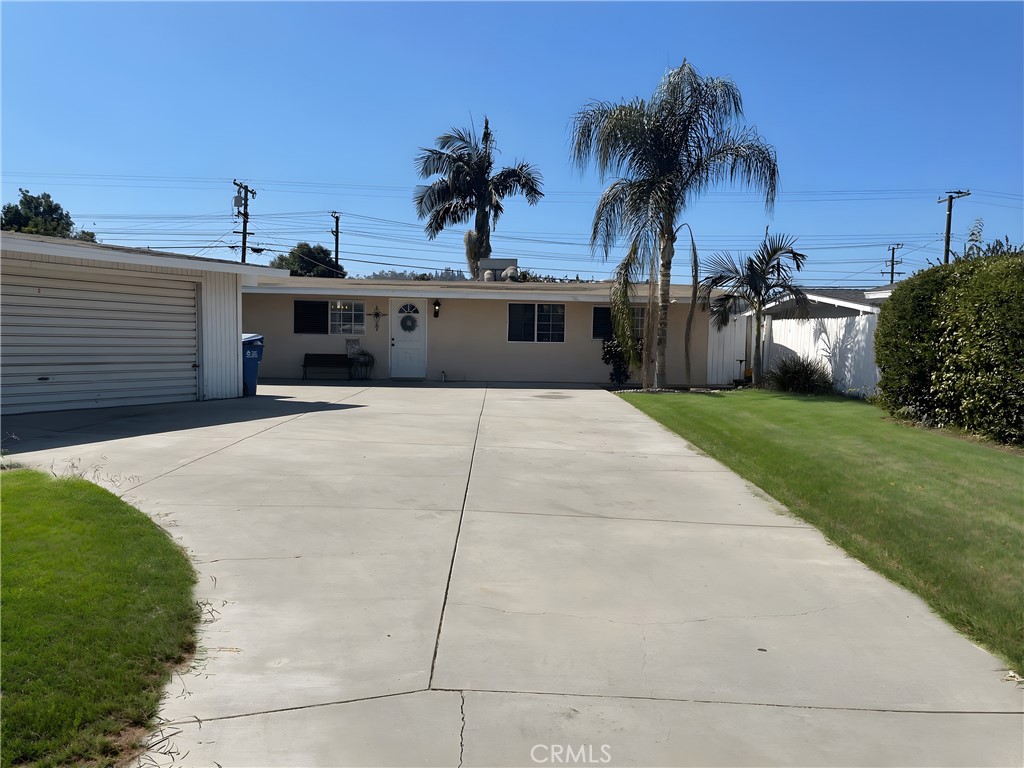Great opportunity to own a spacious 4-bedroom, 2-bath home in La Puente. This property features an open layout and a private backyard with a swimming pool, perfect for future gatherings. The home is a fantastic option for buyers looking to add their personal touch or investors seeking potential. Plenty of room to do an ADU in the front or in the back side, Conveniently located near schools, shopping, and freeways.