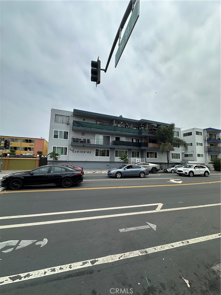 120 Alamitos Avenue 18