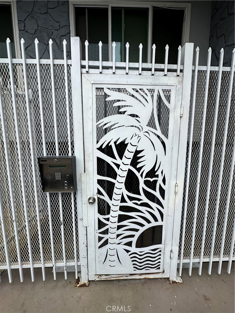 120 Alamitos Avenue 18