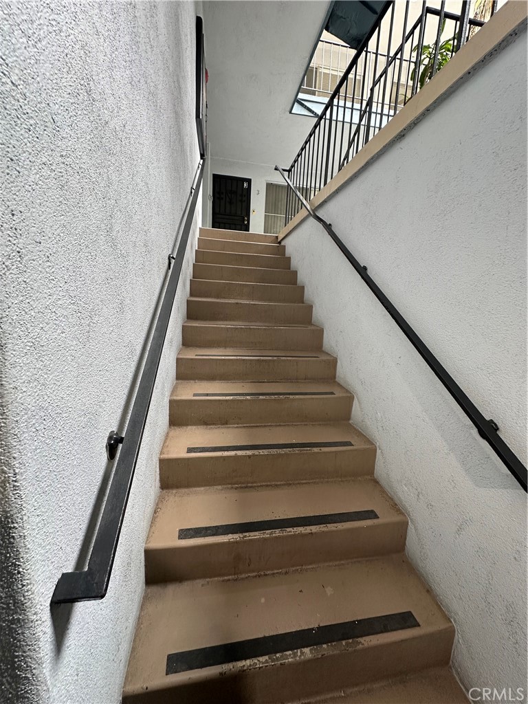 120 Alamitos Avenue 18