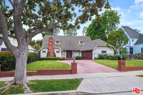 Photo of 15434 Sutton Street, Sherman Oaks, CA 91403 (MLS # 26636043)