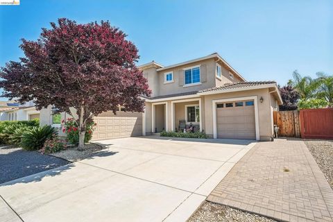 Photo of 1352 Bellerose Ct Ct, Brentwood, CA 94513 (MLS # 41130650)