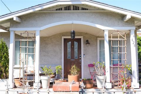 Photo of 628 W 22nd St, San Pedro, CA 90731 (MLS # SB26052642)