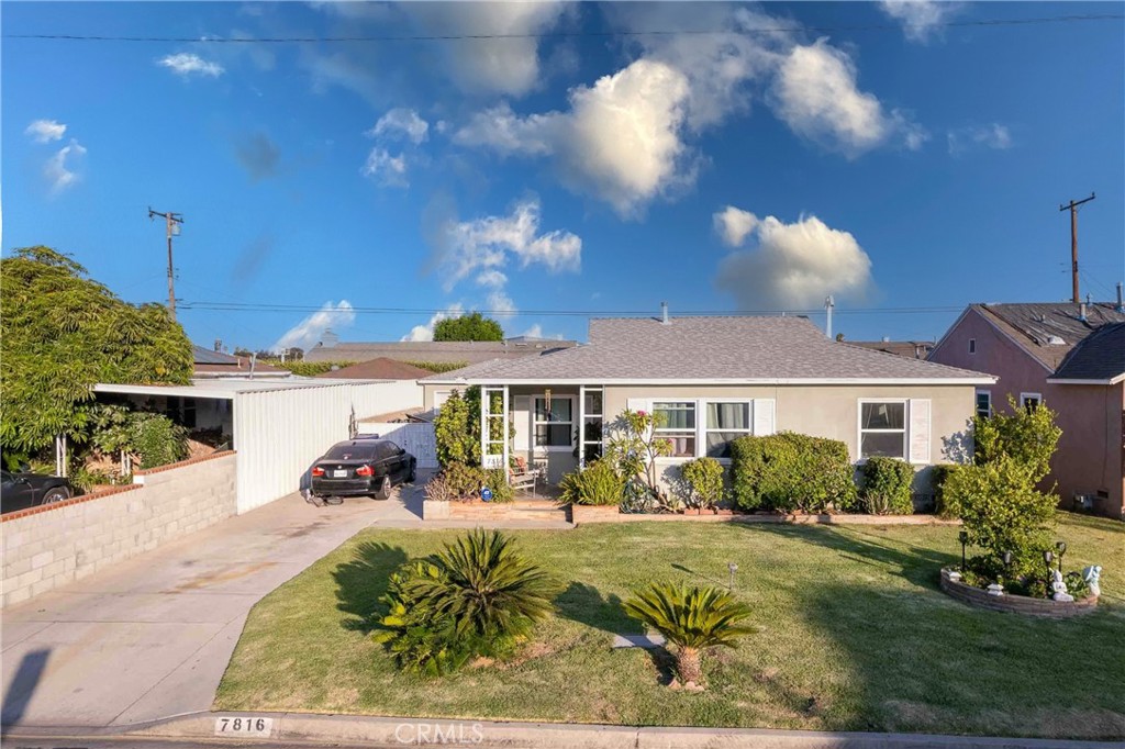 Great HOME in Whittier!! This 3 bedroom home will not last. It’s located with easy access to freeways 5 & 605. Room attached to garage in the back. New roof installed Feb 2025. Motivated Sellers!
Bring your Buyers today!