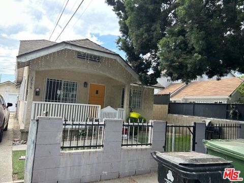 Photo of Los Angeles, CA 90043 (MLS # 26858791)