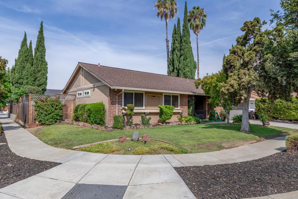 4841 Rue Orleans Court