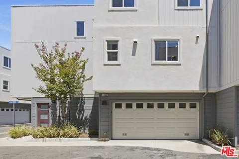 MLS: 26985755