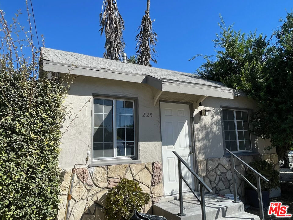 Welcome to 225 S Prospect Ave, San Bernardino, CA 92410, a charming and affordable 1-bedroom, 1-bath home that combines comfort, convenience, and value. Perfect for a couple, small family, or individual, this property offers a cozy living space in a great location. Enjoy the added benefit of a one-car garage for secure parking or extra storage. The landlord covers water and trash, helping you save on monthly expenses and enjoy worry-free living. Ideally situated in a convenient San Bernardino neighborhood, this home provides easy access to nearby shops, schools, parks, and public transportation, making daily errands and commutes a breeze. Whether you're moving into your first home or looking for a budget-friendly rental, this property checks all the boxes.