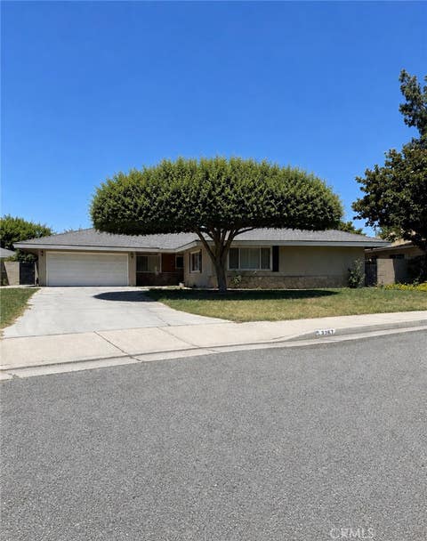 Photo of 3267 Mulberry DR, Bakersfield, CA 93301 (MLS # CV26172801)