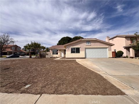 Photo of 2014 W Dawnview Drive, Rialto, CA 92377 (MLS # CV26066618)