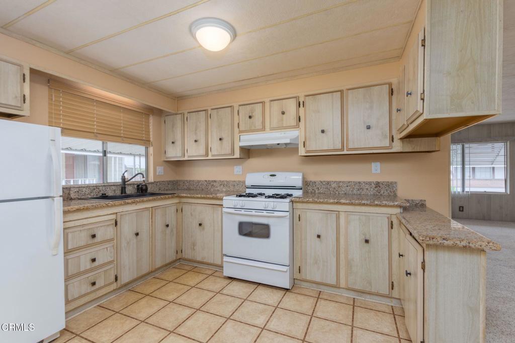 250 E Telegraph Road 77