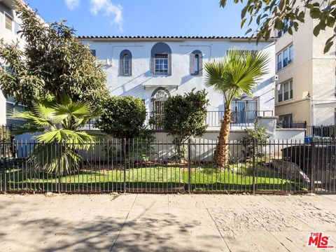 Photo of 504 S Rampart Boulevard #20, Los Angeles, CA 90057 (MLS # 26643481)