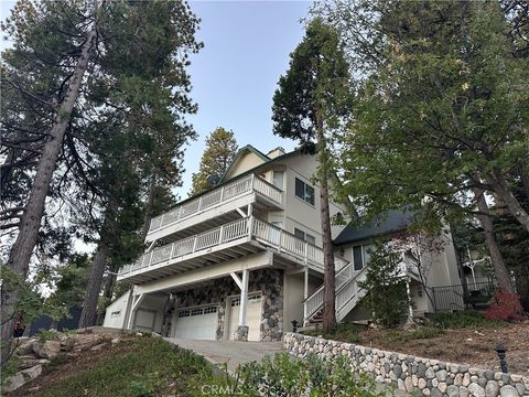 Photo of 212 N Fairway Drive, Lake Arrowhead, CA 92352 (MLS # IV26066966)
