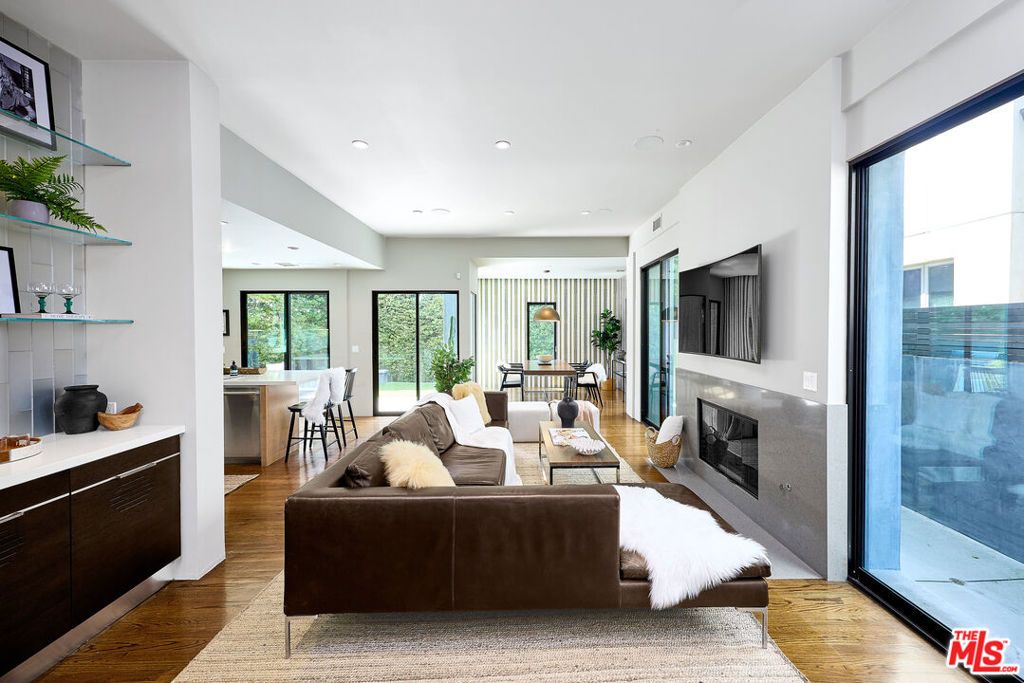 Photo of 2329 Clement Avenue, Venice, CA 90291 (MLS # 25597421)