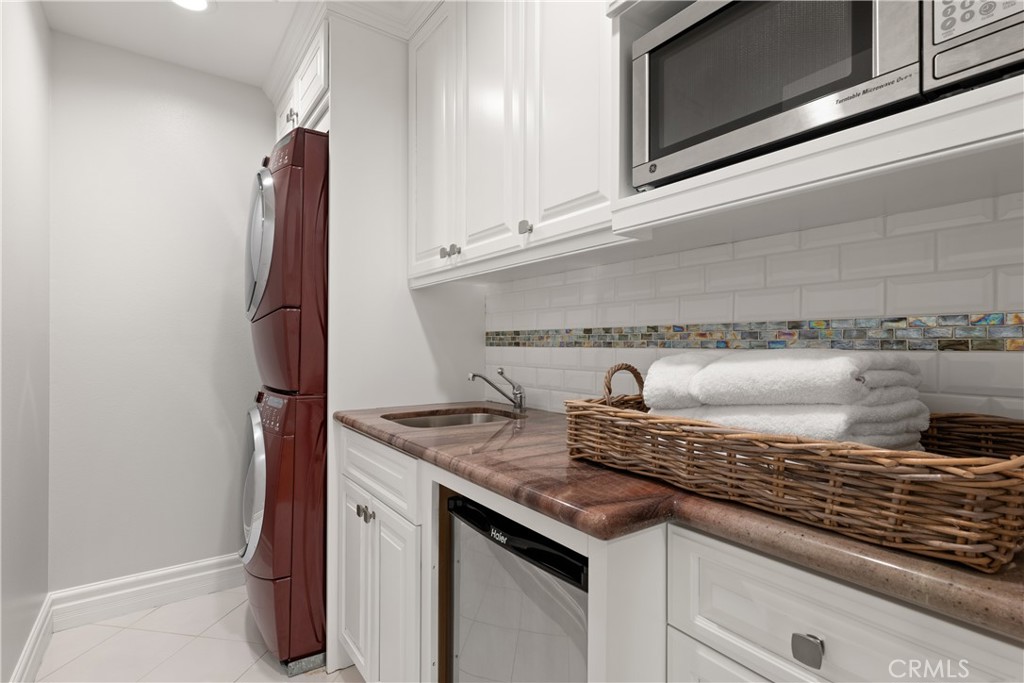 Westlake Island (711) - Residential