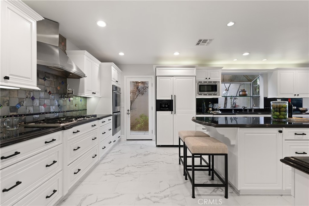 Westlake Island (711) - Residential