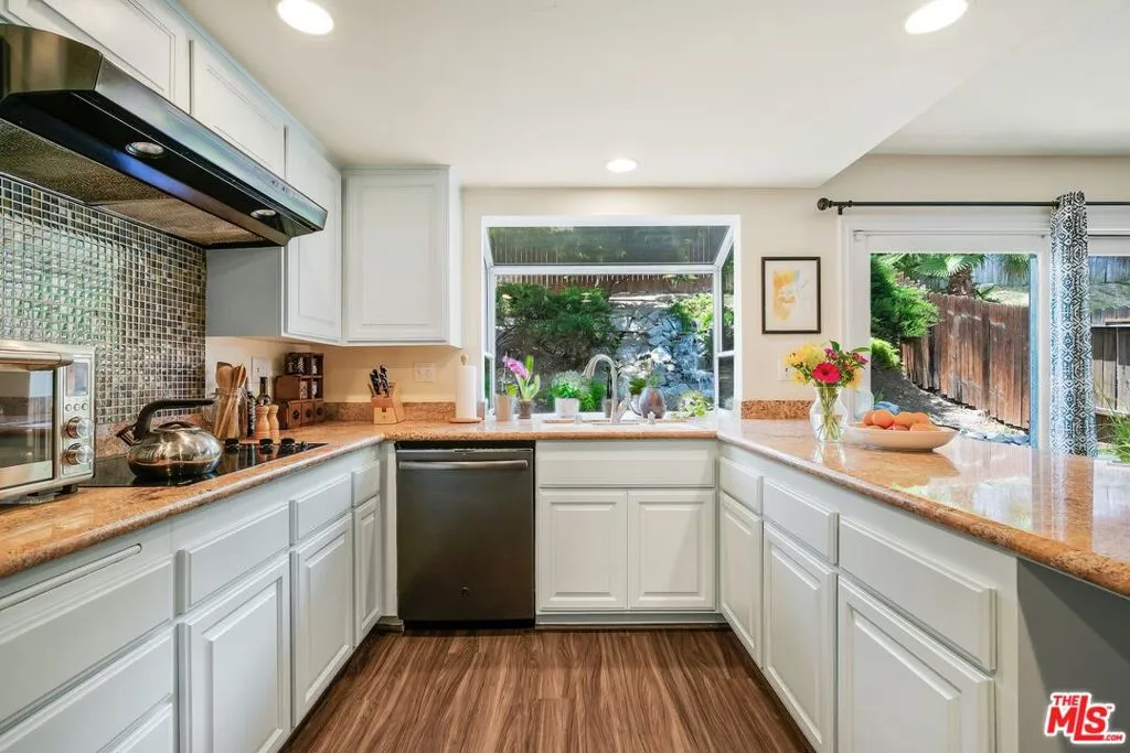 West Hills, California 91304, United States, 4 Bedrooms Bedrooms, ,3 BathroomsBathrooms,Residential,Active,154907