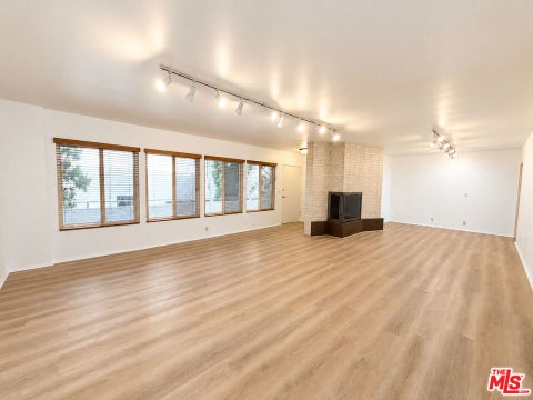 Photo of 415 N Palm Drive #202, Beverly Hills, CA 90210 (MLS # 26101717)