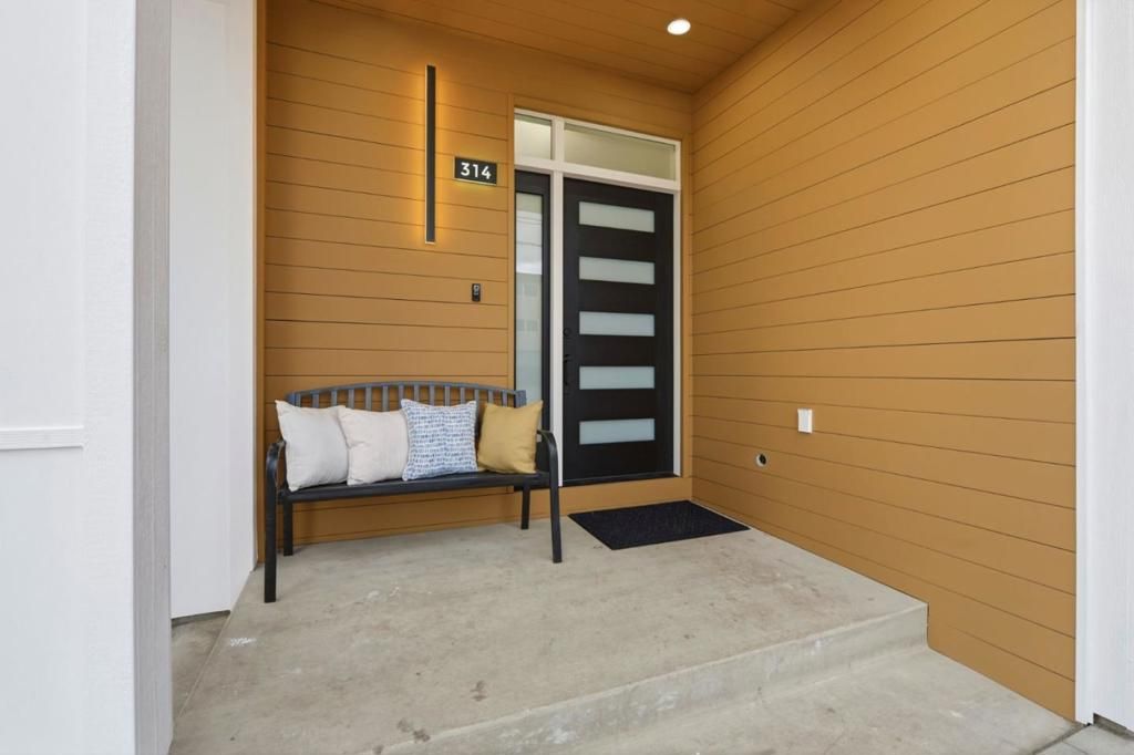 Photo of 314 Poplar Avenue, Redwood City, CA 94061 (MLS # ML82033060)