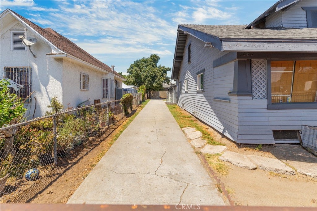 1253 E 46th