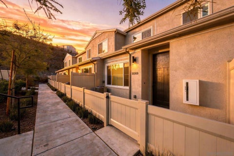 Photo of 35169 Rangpur Ln LN, Fallbrook, CA 92028 (MLS # 260022786SD)