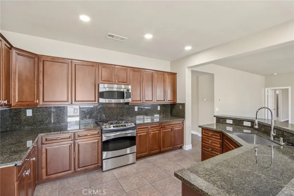 Hemet, California 92545, United States, 3 Bedrooms Bedrooms, ,2 BathroomsBathrooms,Residential,Active,172949