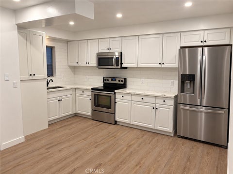 Photo of 810 Edgewood Street #202, Inglewood, CA 90302 (MLS # OC26230369)