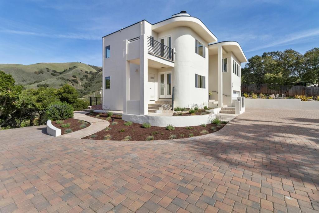 320 El Caminito Road