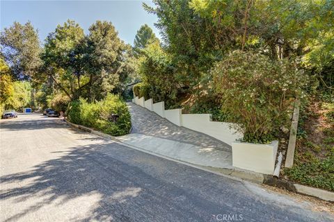 Photo of 2740 Hutton Drive, Beverly Hills, CA 90210 (MLS # WS26057644)