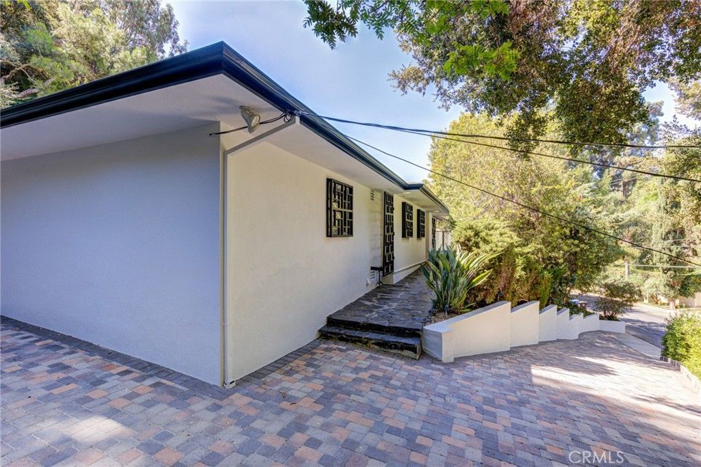 Photo of 2740 Hutton Drive, Beverly Hills, CA 90210 (MLS # WS26057644)