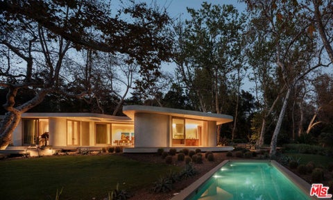 Photo of 800 Brooktree Road, Pacific Palisades, CA 90272 (MLS # 26848505)