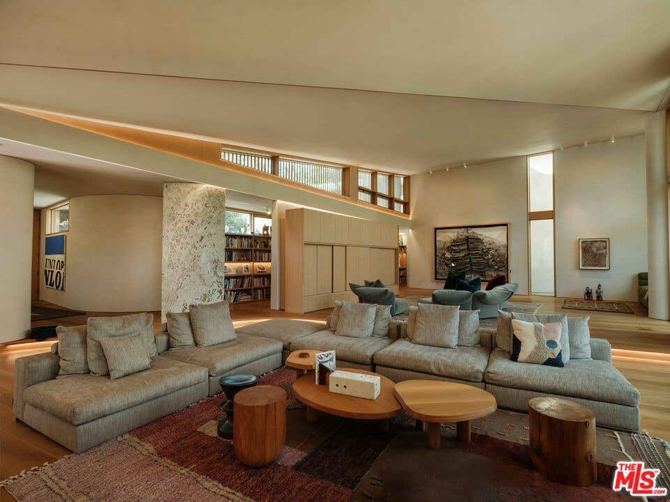 Photo of 800 Brooktree Road, Pacific Palisades, CA 90272 (MLS # 26848505)