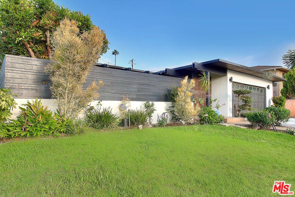 Photo of 3804 Duray Place, Los Angeles, CA 90008 (MLS # 25592287)