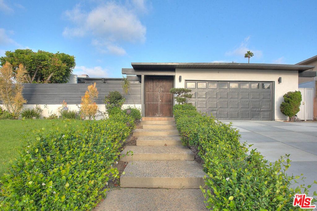 Photo of 3804 Duray Place, Los Angeles, CA 90008 (MLS # 25592287)