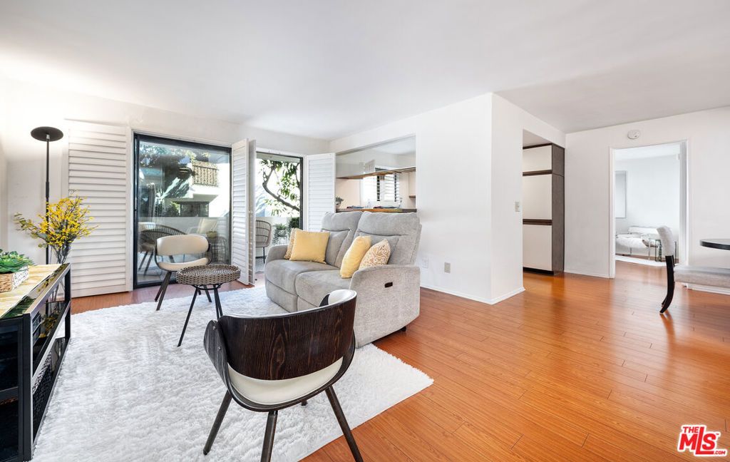 Photo of 5000 S Centinela Avenue #214, Los Angeles, CA 90066 (MLS # 26645497)