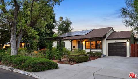 Photo of 6820 Texhoma Avenue, Lake Balboa, CA 91406 (MLS # 26873353)